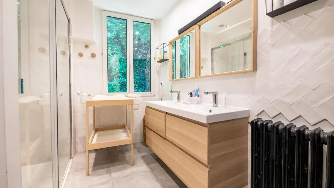 Mamie Jane suite deluxe face au lac Tresserve Appartement