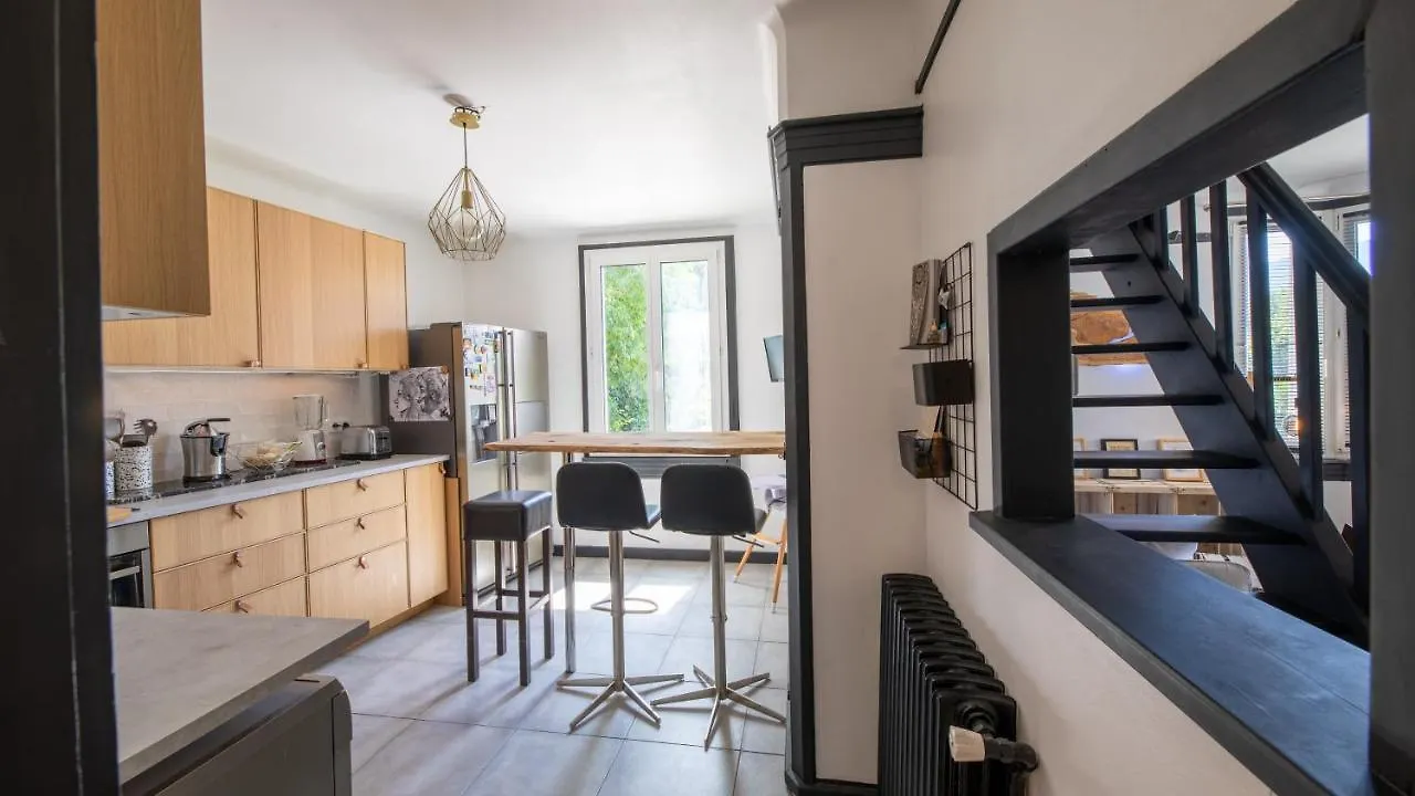 Mamie Jane suite deluxe face au lac Tresserve France