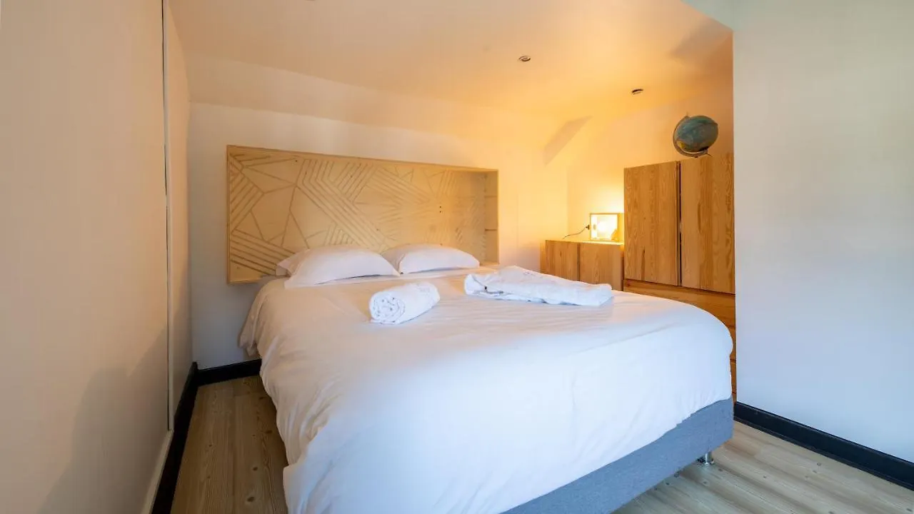 Mamie Jane suite deluxe face au lac Tresserve 0*,  France
